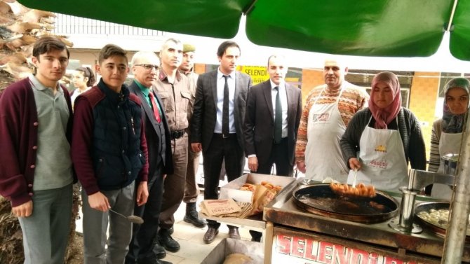 Selendi Anadolu Lisesinden Şehitler İçin Lokma Hayrı