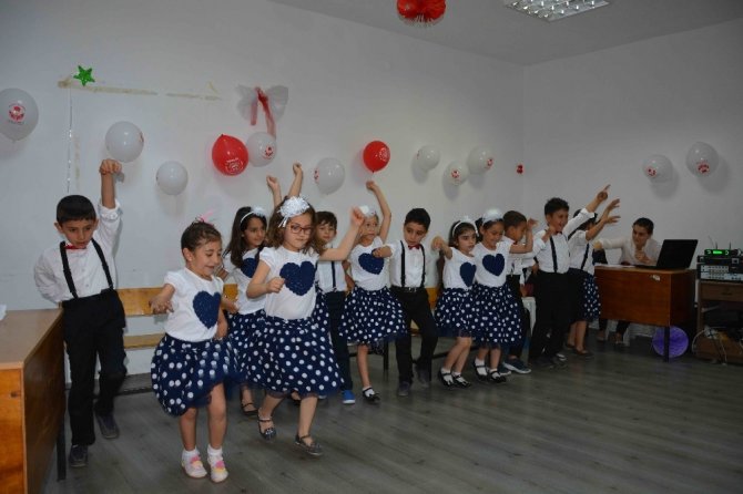 Minik Öğrencilerin Okuma Bayramı Sevinci