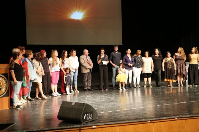 Kuşadası Belediyesi Kadın Tiyatrosu’na ’Direklerarası Seyirci’ Ödülü
