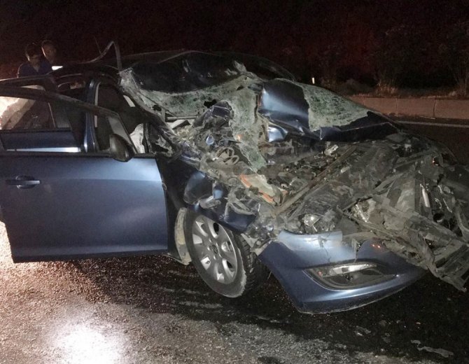 Milas’ta Bir Otomobil, Kamyona Arkadan Çarptı; 1 Yaralı