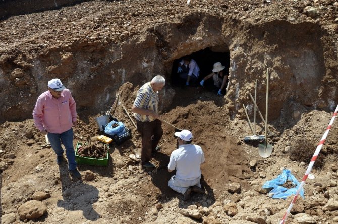İş Yeri Temel İnşaatı Kazasında Bizans Dönemine Ait Mezar Bulundu
