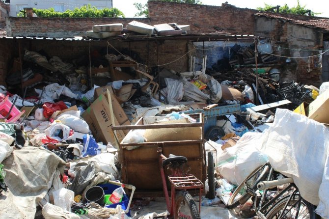 Çöp Ev Nazilli Belediyesi Ekipleri Tarafından Temizlendi