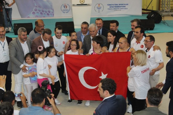 Başbakan Yıldırım, İzmir’de Özel Sporcularla Buluştu