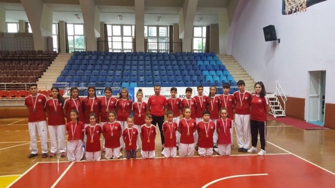 Kuşadası Belediyespor Teakwondo Takım 21 Madalya Kazandı