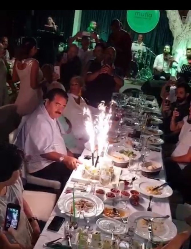 İbrahim Tatlıses Derya Tuna’yı Mutlu Gününde Yalnız Bırakmadı