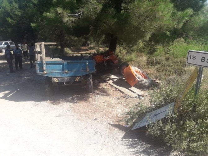 Traktör Şarampole Uçtu: 2 Kişi Hayatını Kaybetti, 3 Hayvan Telef Oldu
