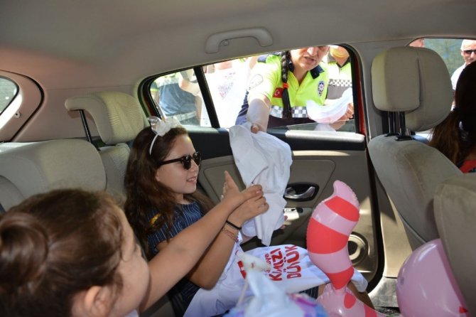 Çocuklar Ebeveynlerini Trafikte ’Kırmızı Düdük’ İle Uyaracak