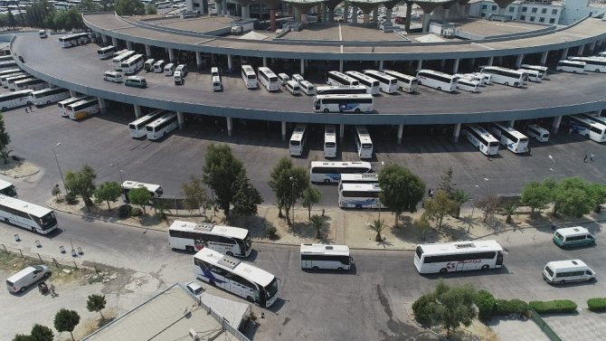 Tatilciler Akın Akın İzmir Otogarından Memleketlerine Gidiyor