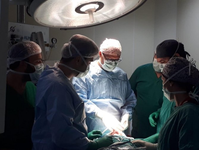 Türk Cerrahların İzsiz Tiroid Ameliyatına Yunanlardan Yakın Takip