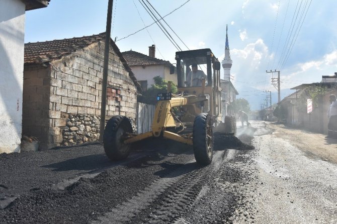 Salihli’de Kırsal Mahalle Yolları Asfaltlanıyor
