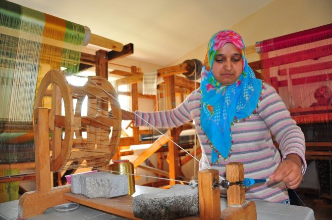 ‘Yuntdağ Yöresel Bezi’ Avrupa’ya İhraç Yolunda