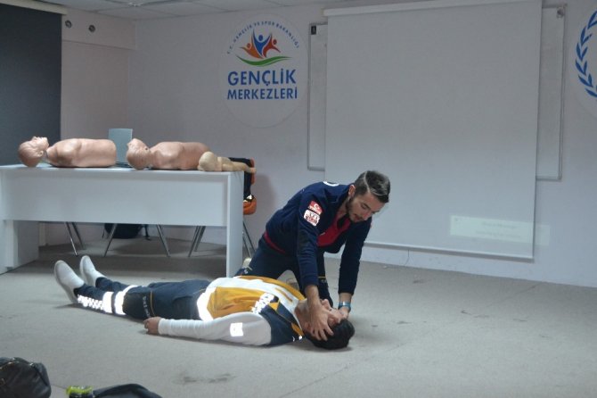 Gençlere ’İlk Yardım’ Bilgilendirmesi