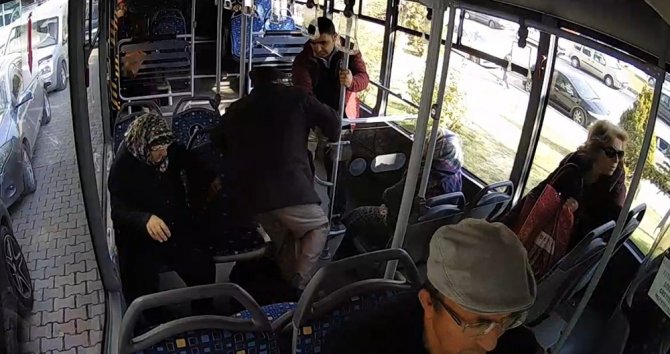 Halk Otobüsü Şoförü, Rahatsızlanan Yolcuyu Hastaneye Kadar Götürdü