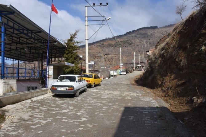 Nazilli Belediyesi Köy Yollarını Yenilemeye Devam Ediyor