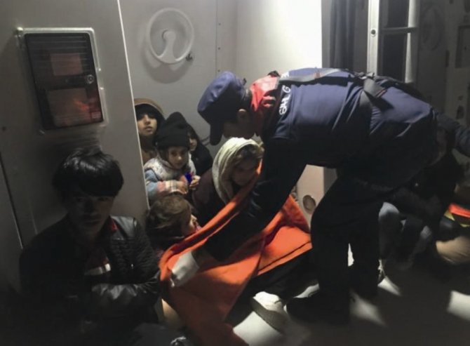 Kuşadası’nda 29’u Çocuk 53 Kaçak Göçmen Yakalandı