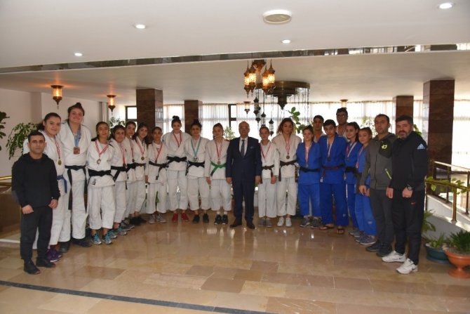 Başkan Kayda, Başarılı Judocuları Kutladı