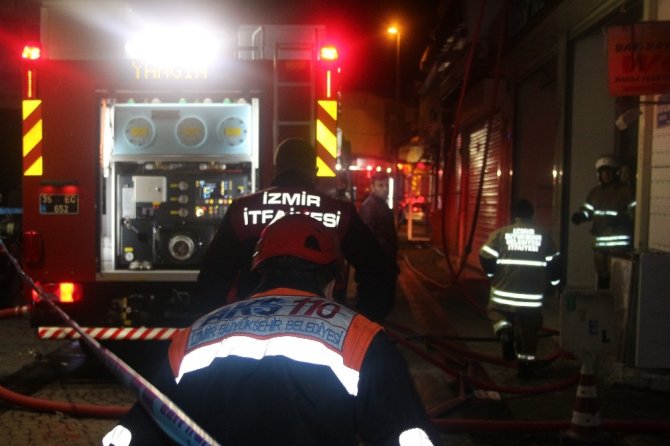 İzmir Kemeraltı’nda Çıkan Yangın Paniğe Neden Oldu