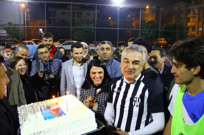Aydın Büyükşehir Belediye Başkan Adayı Savaş’a Sürpriz Doğum Günü