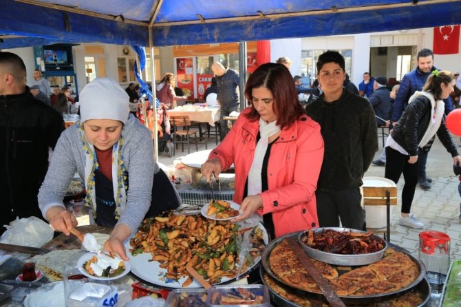 Özlem Çerçioğlu, Çakırbeyli Köy Pazarı’nı Ziyaret Etti