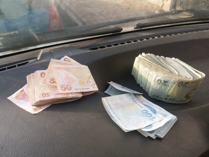 Yıkamaya Verilen Yorganın İçinden Deste Deste Para Çıktı