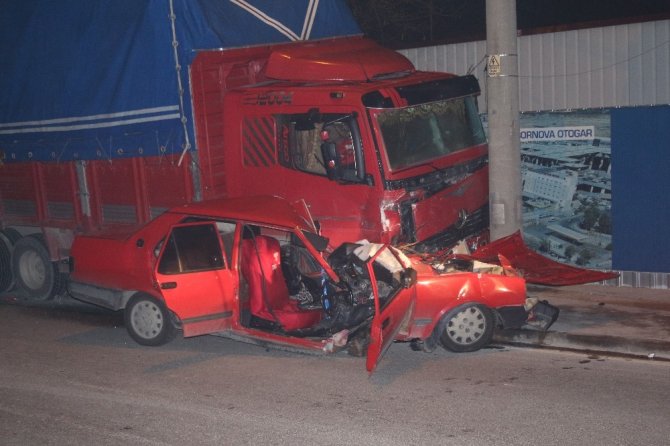 İzmir’de Trafik Kazası: 1’i Ağır 2 Yaralı