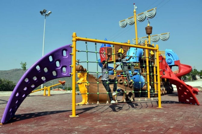 Aliağa’da Çocuklara Özel Modern Oyun Parkları