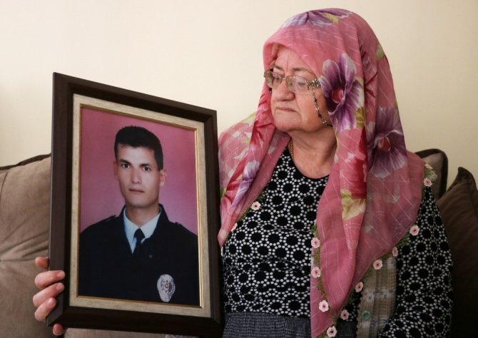 İntihar Eden Teröristin Şehit Ettiği Polisin Annesi Konuştu
