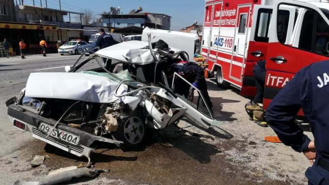 3 Aracın Karıştığı Kazada Can Pazarı: 1’i Ağır 2 Yaralı