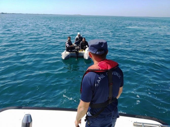 Denizde Botları Arızalanan Türk’leri Sahil Güvenlik Kurtardı