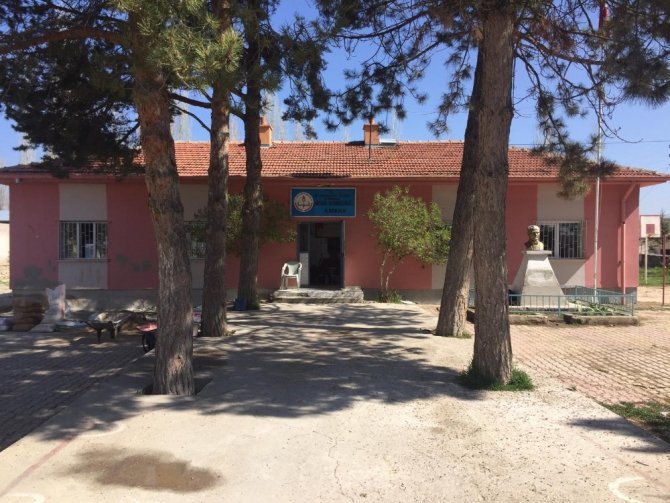 Üniversite Öğrencileri Köy Okulunu Onardı