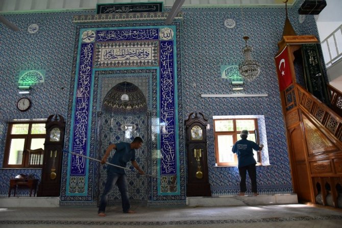 Yunusemre Belediyesinden İbadethanelerde Ramazan Hazırlığı