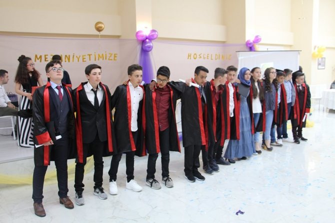 Ortaokul Öğrencilerine Yıl Sonu Mezuniyet Töreni