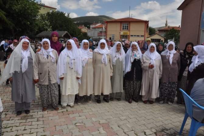 Taşoluk Beldesinde Hacı Pilavı Geleneği