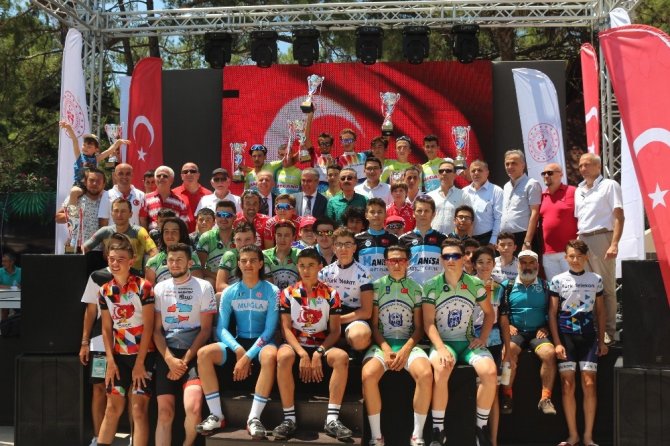 15 Temmuz Şehitlerini Anma Ulusal Bisiklet Yol Yarışı Ödül Töreni