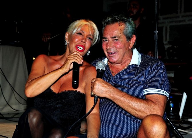 Semiha Yankı, Eurovision’a Katıldığı Elbise İle Çeşme’de Sahne Aldı