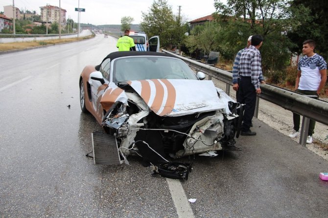 Lüks Araç Hurdaya Döndü