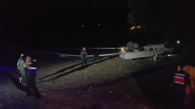 Denizli’de Otomobilin Çarptığı Kamyonet Tarlaya Devrildi: 1 Ölü, 2 Yaralı