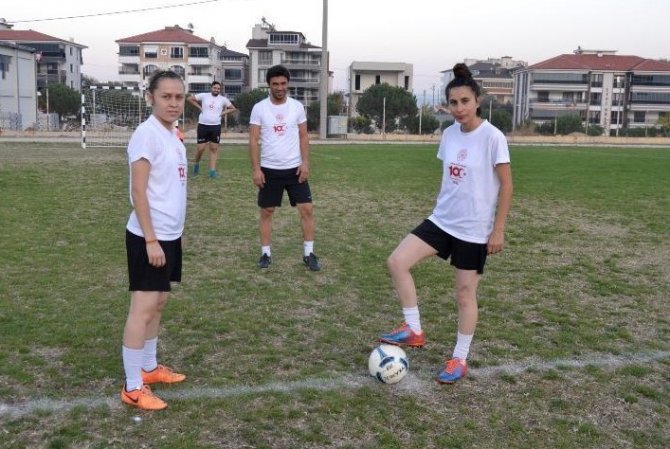 Erkek Futbol Takımı Kadrosunu Kadın Memurlar Tamamladı