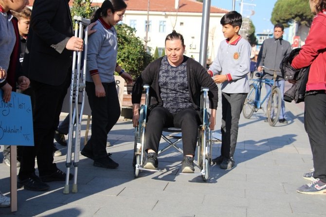 Engellilerin Yaşadıkları Zorlukları Empati Yaparak Öğrendiler