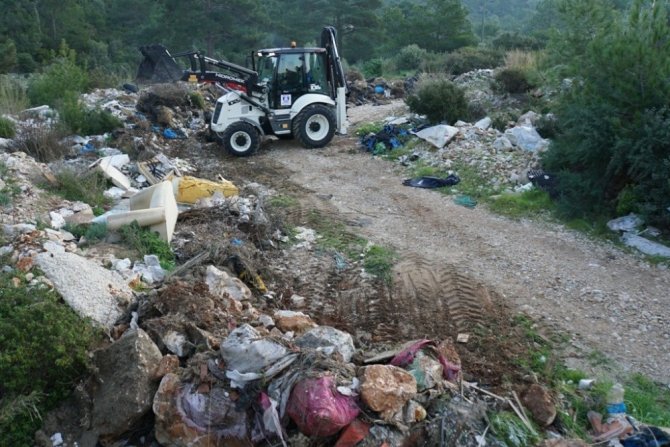 Ormanda Çıkan 65 Ton Çöp Görenleri Şok Etti