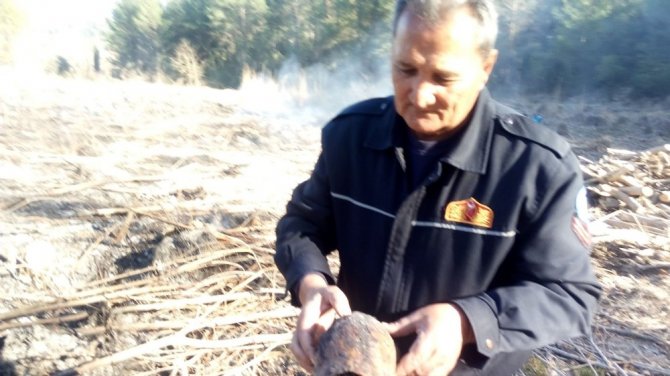 Seydikemer’de Yanmak Üzere Olan Kaplumbağayı İtfaiye Ekipleri Kurtardı