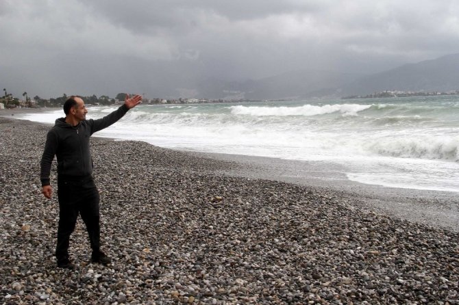 Fethiye’de Şiddetli Rüzgar Yüksek Dalgalar Oluşturdu