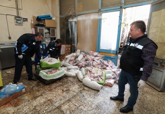 Buca Zabıtasından ‘Korku Filmi’ Gibi Dönerci Baskını