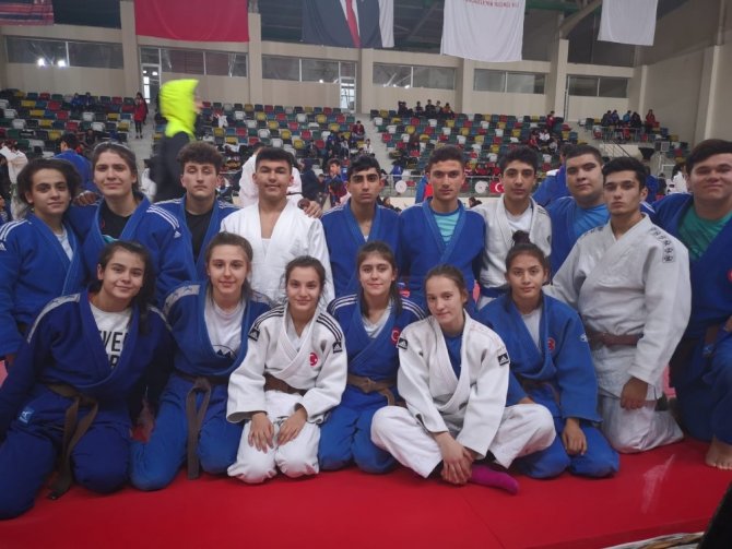 Yunusemreli 11 Judocu Milli Takım Kampına Davet Edildi