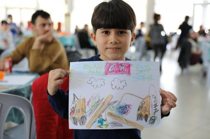 Akhisar’da Depremden Etkilenen Çocuklara Eğlence, Ailelere Psikolojik Destek