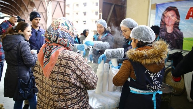 Aydın’da Pazarcı Esnafı Ve Vatandaşlar Büyükşehrin Çorbasıyla Isınıyor