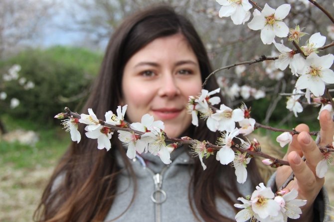 Datça, ’Badem Çiçeği’ Şenliği İle Isındı