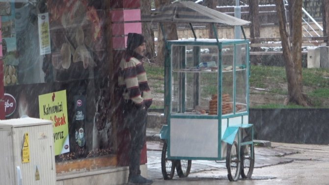 Denizli Güne Karla Uyandı