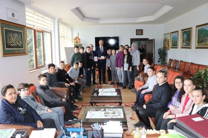 Öğrenciler, Harçlıklarını Depremzedelere Bağışladı