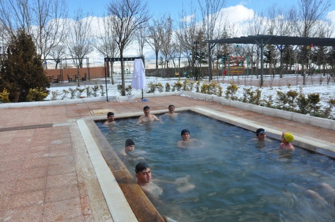 Eksi 14 Derecede Havuz Keyfi